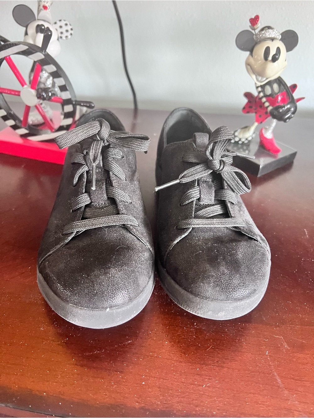 Fitflop Black Lace-Up Suede-Style Sparkle Sneakers size 5